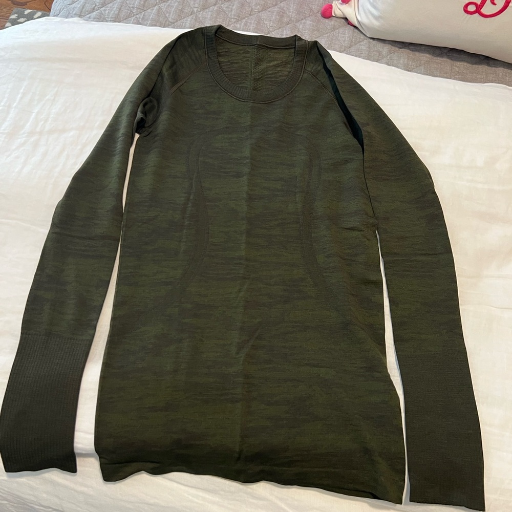 Camo lululemonn long sleeve shirt size 4